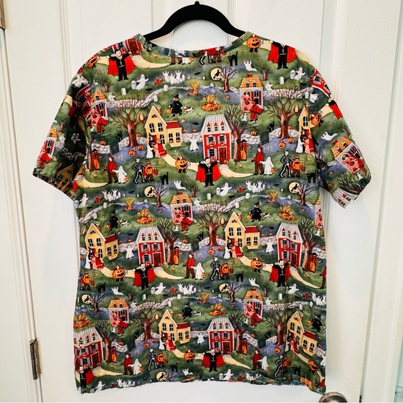 Halloween Trick or Treaters Scrub Top L - Picture 2 of 2